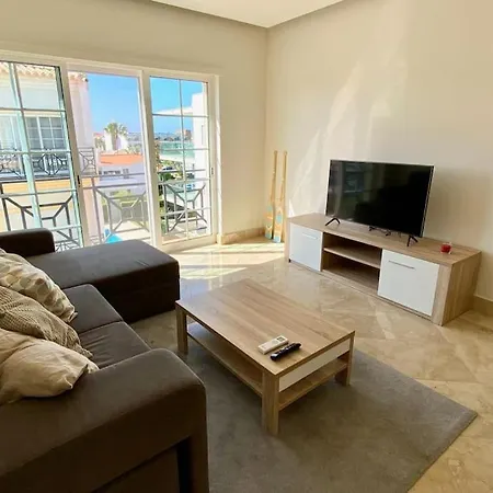 Lägenhet 2-bedroom In Newtown W Pool