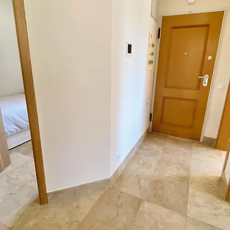 Lägenhet 2-bedroom In Newtown W Pool *