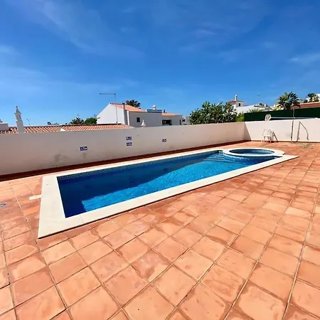 2-bedroom In Newtown W Pool Апартаменти