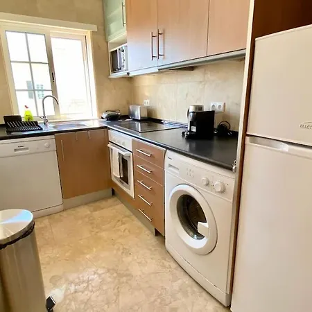 Апартаменти 2-bedroom In Newtown W Pool